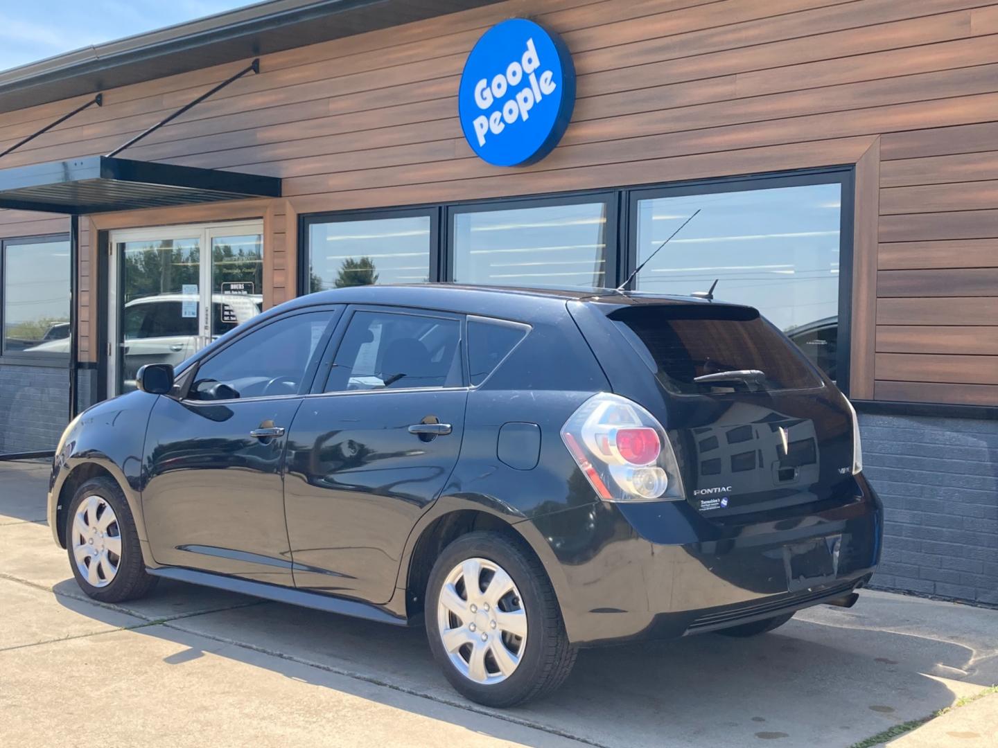 2009 Jet Black Met Pontiac Vibe 2.4L (5Y2SP67019Z) with an 2.4L L4 DOHC 16V engine, 4-Speed Automatic Overdrive transmission, located at 1800 South Ihm Blvd, Freeport, IL, 61032, (815) 232-5543, 42.278645, -89.607994 - Vibe Base 4D Hatchback 2.4L - Photo#2